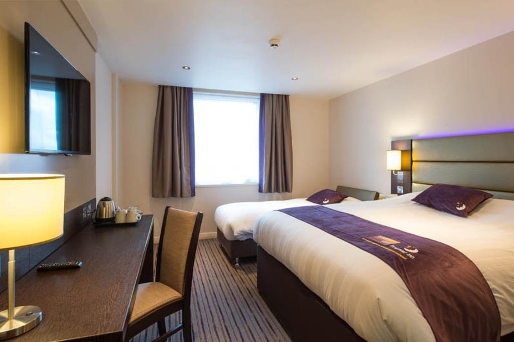 Premier Inn London Wandsworth Room photo