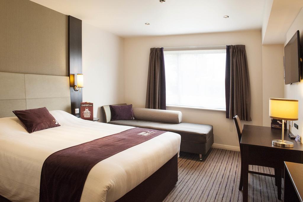 Premier Inn London Wandsworth Room photo