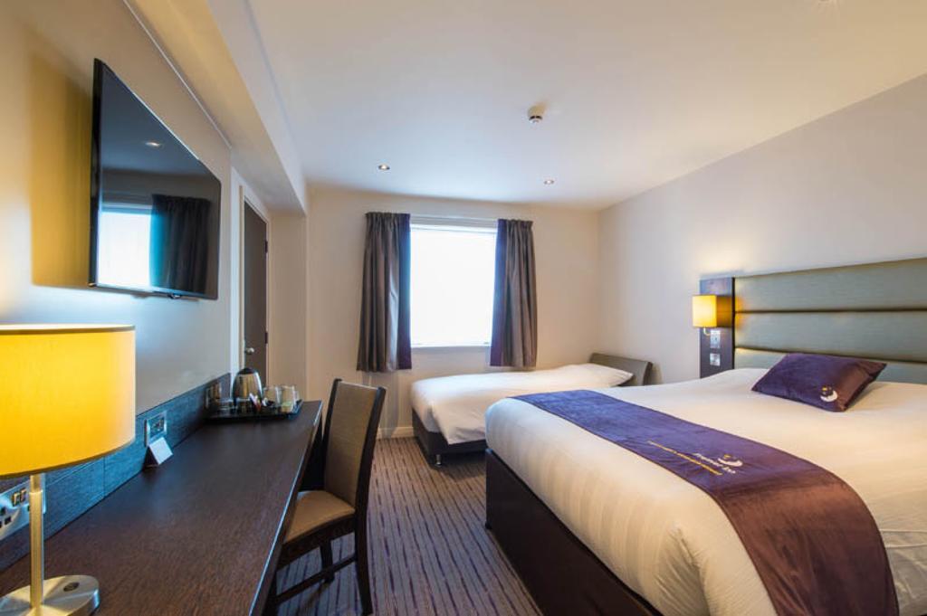 Premier Inn London Wandsworth Room photo