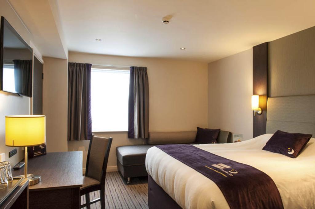 Premier Inn London Wandsworth Room photo