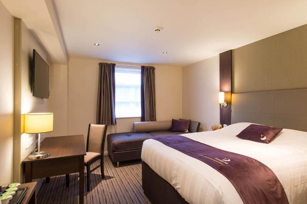 Premier Inn London Wandsworth Room photo