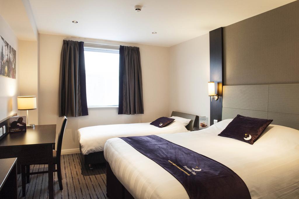 Premier Inn London Wandsworth Room photo