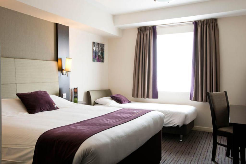 Premier Inn London Wandsworth Room photo