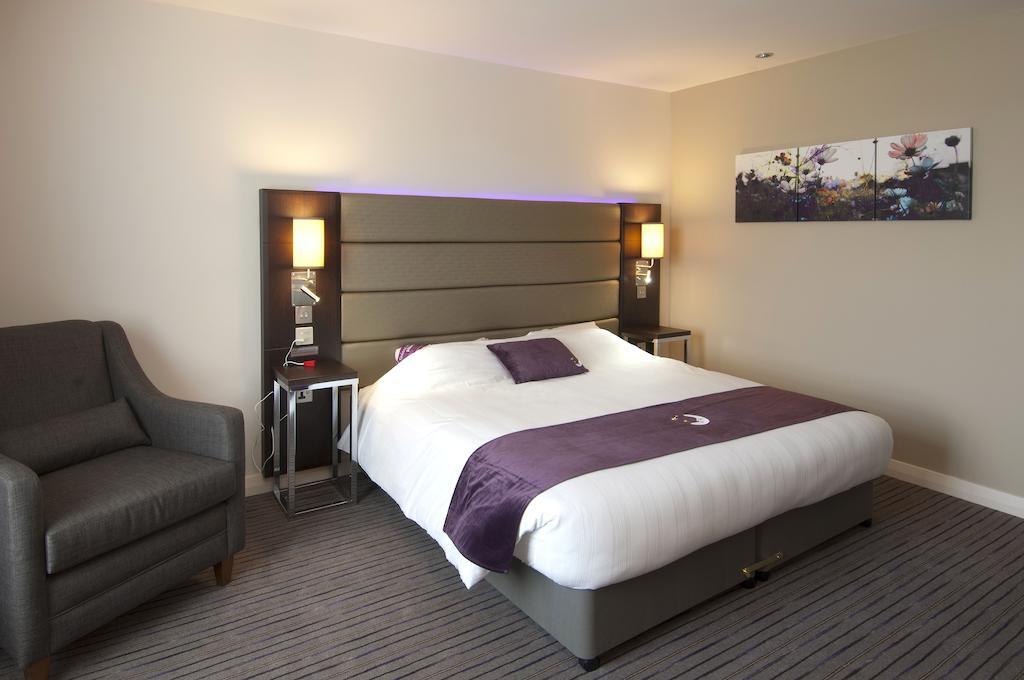 Premier Inn London Wandsworth Room photo