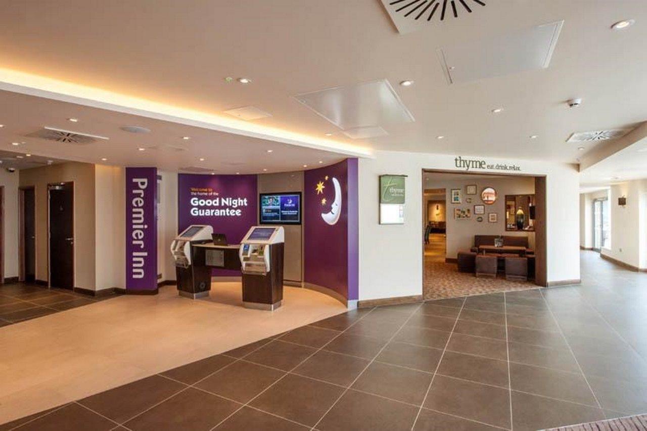 Premier Inn London Wandsworth Exterior photo