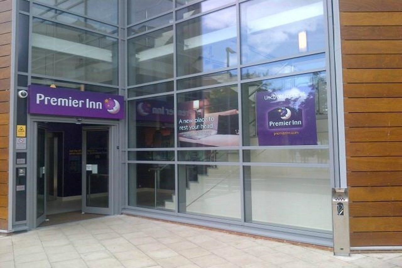 Premier Inn London Wandsworth Exterior photo