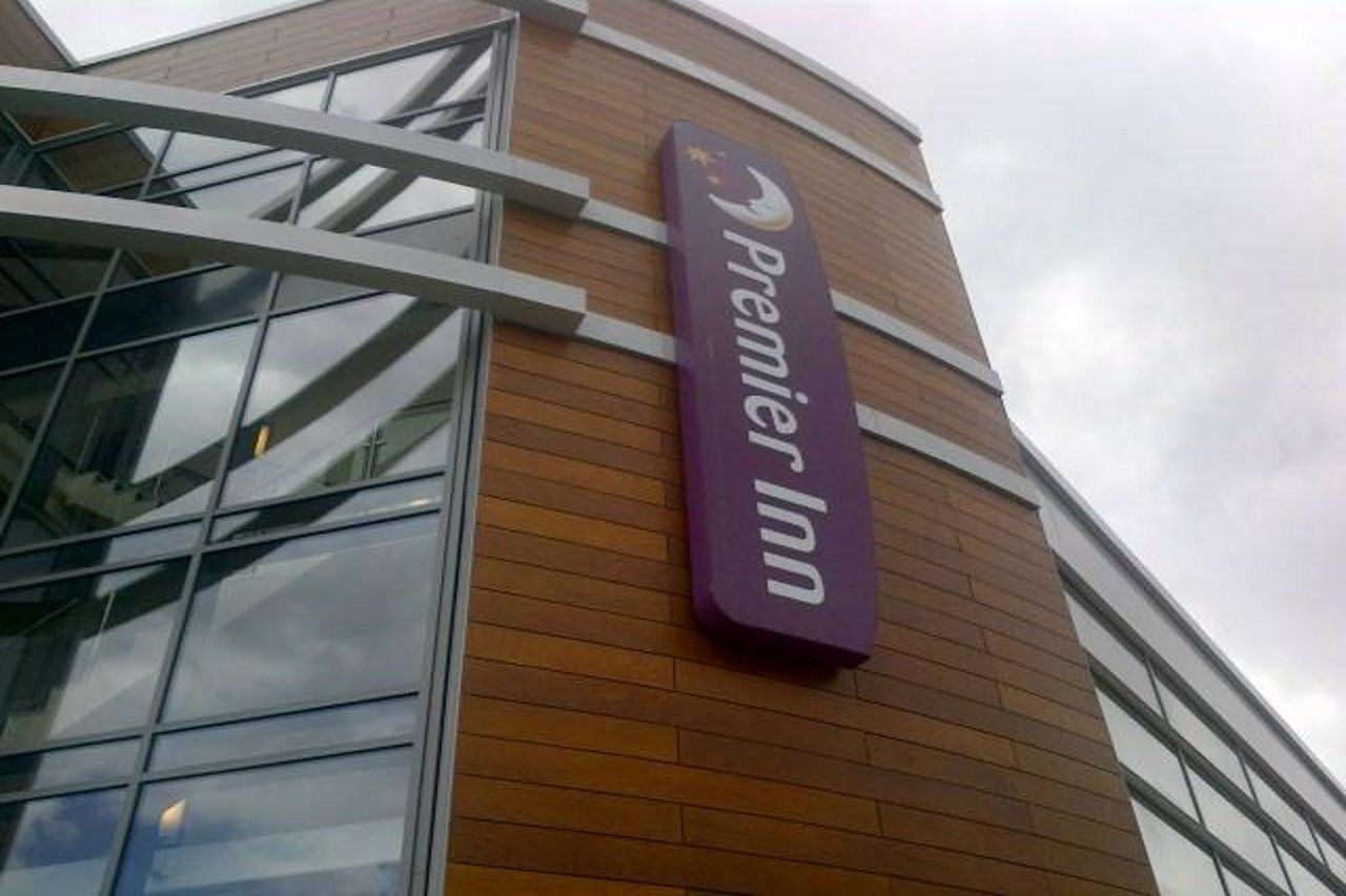 Premier Inn London Wandsworth Exterior photo