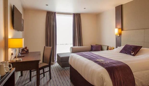 Premier Inn London Wandsworth Exterior photo